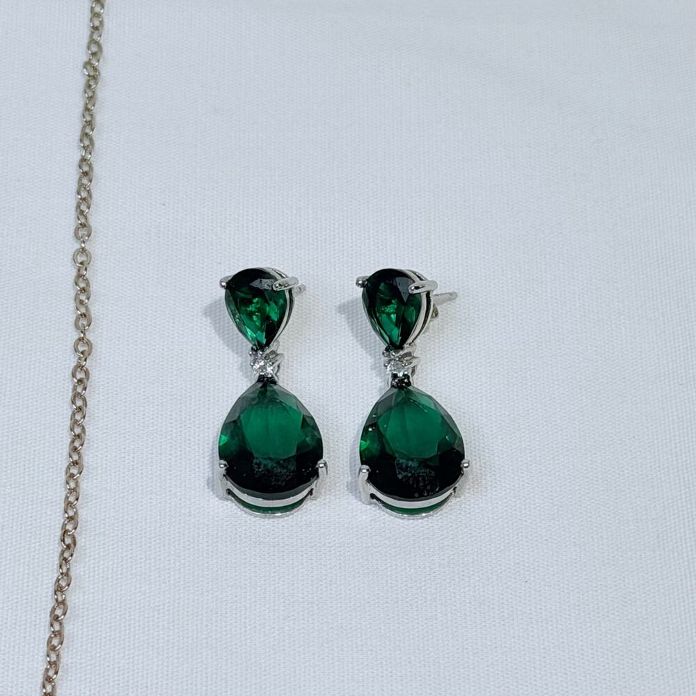 Emerald Teardrop Pear Shape Necklace Pendant, Earrings, Bracelet Set, Plated - Picture 5 of 10